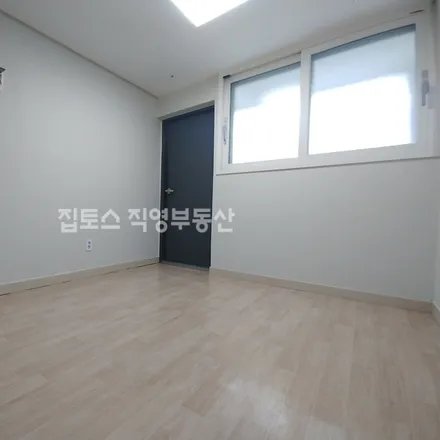Rent this studio apartment on 서울특별시 관악구 봉천동 873-8