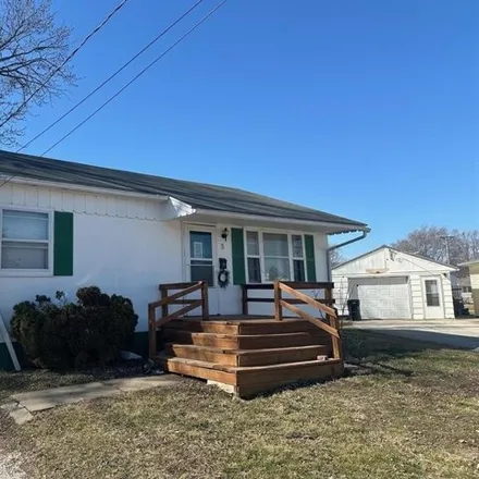 Buy this 2 bed house on 5 Friendly Lane in Ottumwa, IA 52501