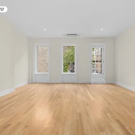 Rent this 4 bed townhouse on 634 West End Avenue in New York, NY 10024