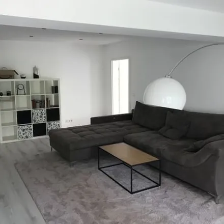 Rent this 3 bed apartment on Bunsenstraße 16 in 53121 Bonn, Germany