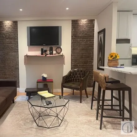 Rent this 3 bed apartment on 405 East 61st Street in New York, NY 10065