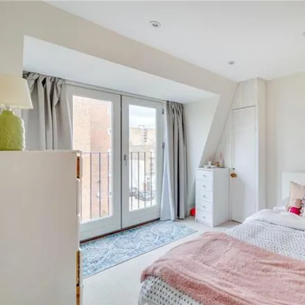 Image 9 - 4 Star Road, London, W14 9XX, United Kingdom - Townhouse for sale