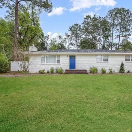 Buy this 2 bed house on 701 Old Screven Road in Jesup, GA 31545