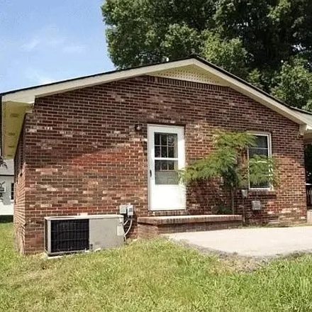 Rent this 3 bed house on 33 Gibson Avenue in Cookeville, TN 38501