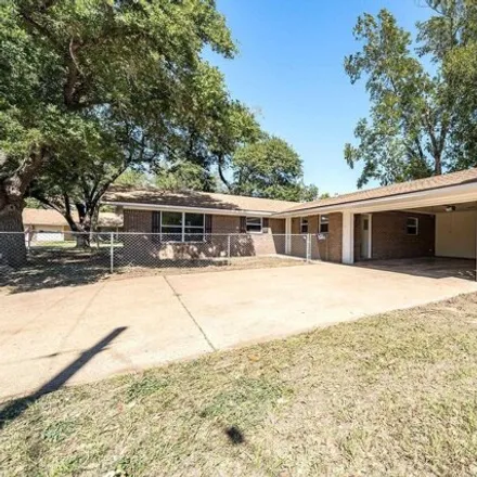 Image 6 - 1200 Beaumont Street, Jacksonville, TX 75766, USA - House for sale