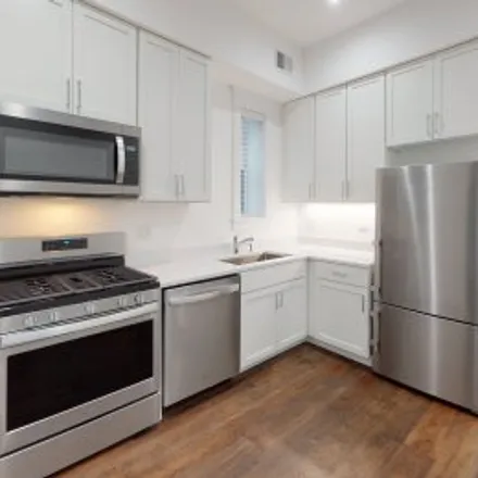 Rent this 1 bed apartment on #3r,653 West Wrightwood Avenue in Park West, Chicago