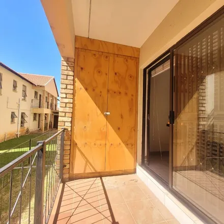 Image 4 - Von Wielligh Street, Groblerpark, Roodepoort, 1725, South Africa - Apartment for rent