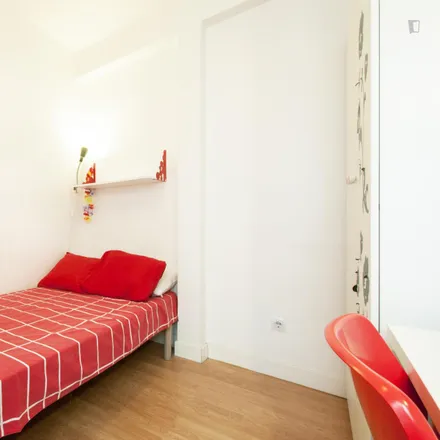 Rent this 4 bed room on Madrid in Calle de Peña de Francia, 15