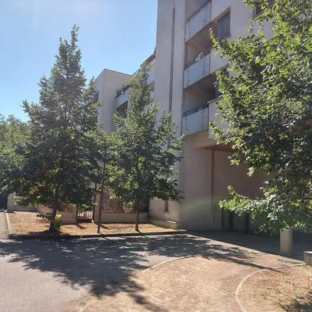 Rent this 1 bed apartment on 83 Rue de Maubec in 31300 Toulouse, France