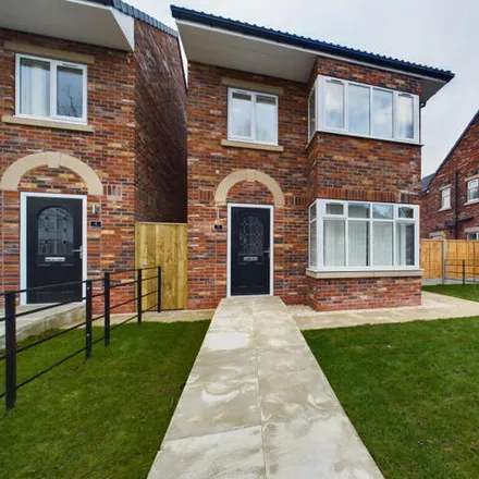 Buy this 4 bed house on James Reckitt Avenue in Hull, HU8 0LR