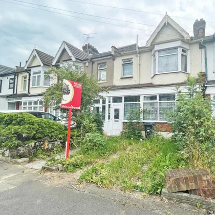 Buy this 3 bed townhouse on Montreal Road in London, IG2 6AS