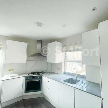 Image 2 - Femaura, 458 Hornsey Road, London, N4 3GY, United Kingdom - Apartment for rent
