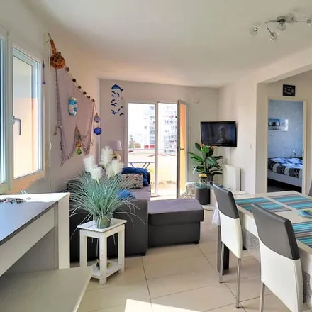 Rent this 2 bed apartment on Royan in Rue René Gauffier, 17200 Royan
