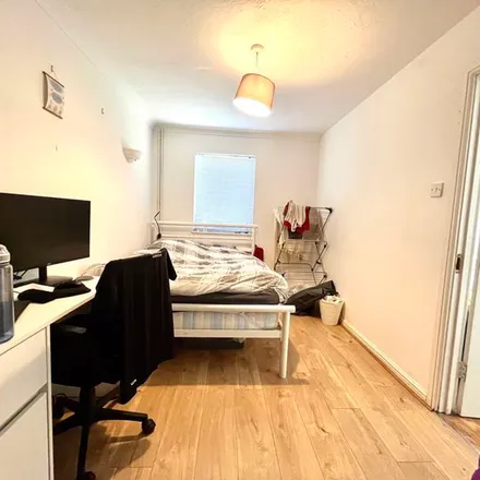 Image 4 - Rolls Road, London, SE1 5HP, United Kingdom - Townhouse for rent