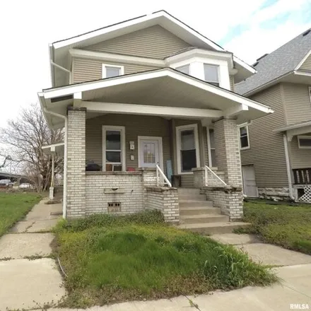 Buy this studio house on 2165 5th Avenue in Moline, IL 61265