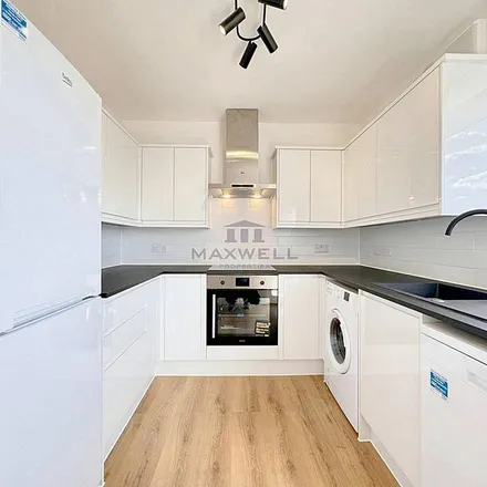 Rent this 2 bed apartment on Ballinger Point in Bromley High Street, Bromley-by-Bow