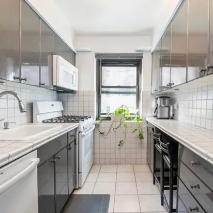 Image 1 - 93-02 34th Avenue, New York, NY 11372, USA - Apartment for sale