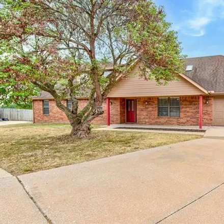 Buy this 5 bed house on 3009 Monticello Court in Bartlesville, OK 74006