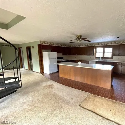 Image 6 - Portage Street Northwest, Canal Fulton, Lawrence Township, OH 44614, USA - House for sale