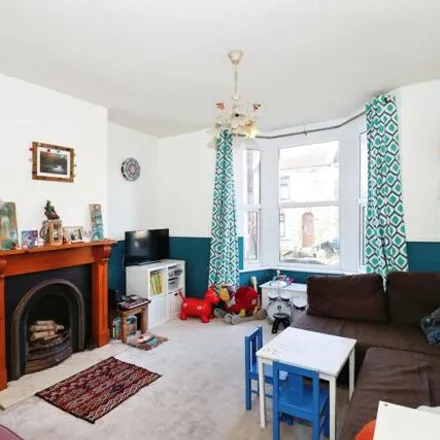 Image 2 - 31 Thicket Road, Bristol, BS16 4LW, United Kingdom - Townhouse for sale