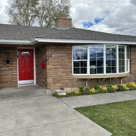 Buy this 3 bed house on 1241 Northwest Johns Avenue in Pendleton, OR 97801