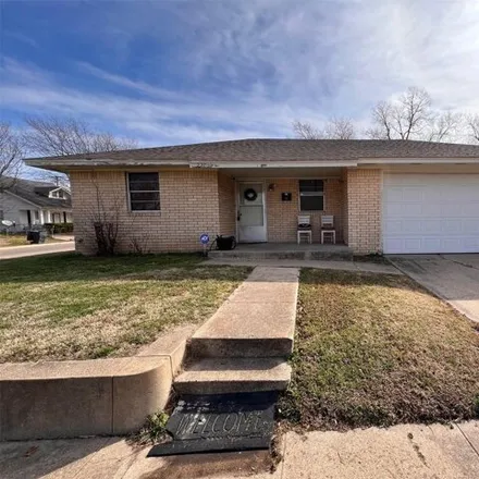 Buy this 3 bed house on 294 3rd Avenue Northwest in Ardmore, OK 73401