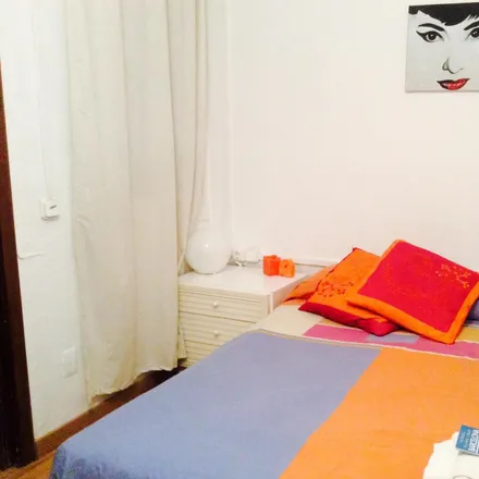 Rent this 3 bed room on Carrer de Còrsega in 657, 08037 Barcelona