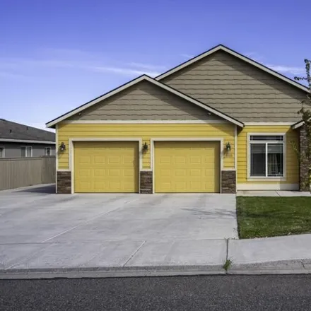 Buy this 4 bed house on Cowlitz Boulevard in Richland, WA