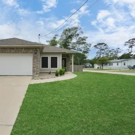 Rent this 3 bed house on 2074 Deats Road in Dickinson, TX 77539