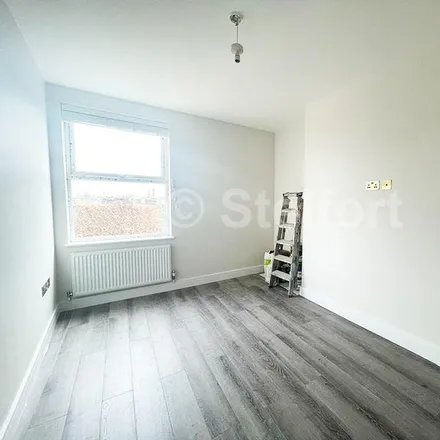 Image 6 - Femaura, 458 Hornsey Road, London, N4 3GY, United Kingdom - Apartment for rent