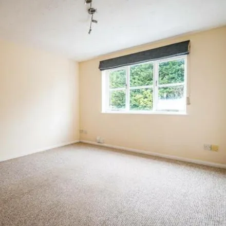 Image 2 - Wild Bank Court, Old Woking, GU22 7JH, United Kingdom - Apartment for rent