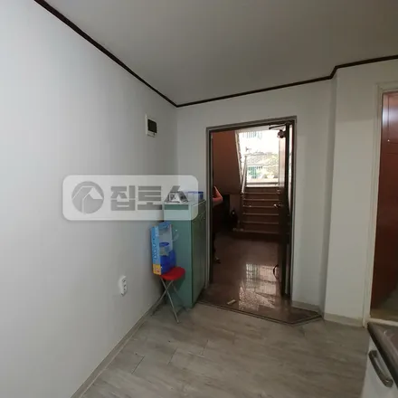 Rent this 2 bed apartment on 서울특별시 강남구 신사동 555-5