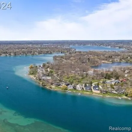 Image 8 - 6316 Commerce Road, West Bloomfield Township, MI 48324, USA - House for sale