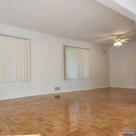 Image 7 - Tenafly Cresskill barrier crossing, Cresskill, Bergen County, NJ 07626, USA - Condo for rent