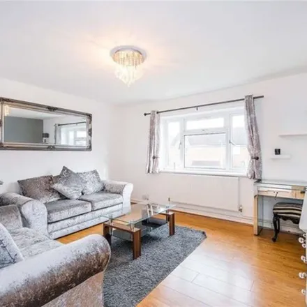 Image 4 - Homecroft Gardens, Loughton, IG10 3RB, United Kingdom - Apartment for rent