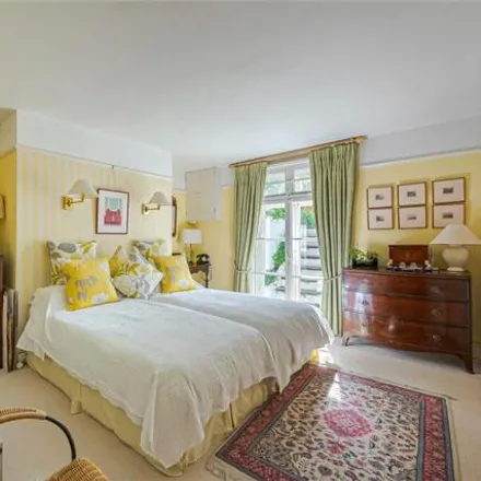 Image 4 - Grosvenor Road, London, SW1V 3LG, United Kingdom - Townhouse for sale