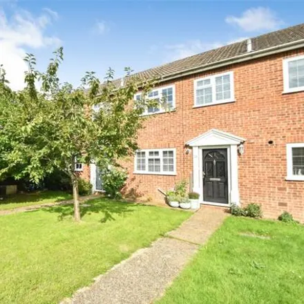 Buy this 3 bed townhouse on 15 in 17 Newton Way, Tongham