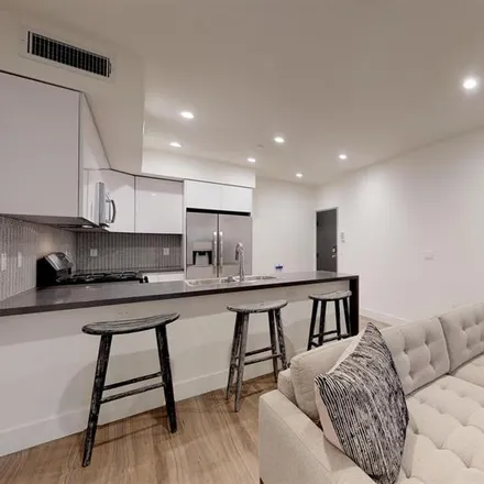 Image 3 - 538 North Gramercy Place, Los Angeles, CA 90004, USA - Room for rent