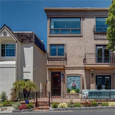 Rent this 4 bed house on 465 32nd Street in Manhattan Beach, CA 90266