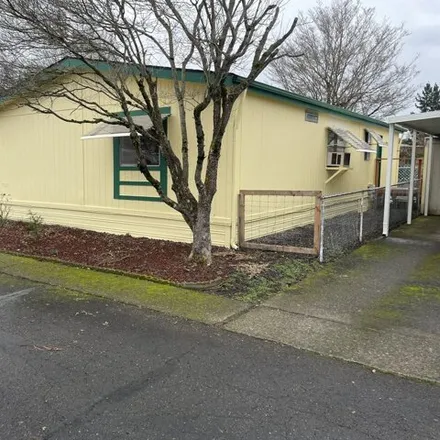 Buy this studio apartment on 929 Southeast 153rd Avenue in Vancouver, WA 98683