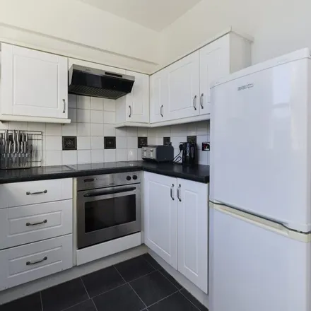 Image 4 - 28 Stanlake Road, London, W12 7HP, United Kingdom - Apartment for rent
