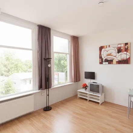Rent this 4 bed room on Honingerdijk 95A in 3063 AL Rotterdam, Netherlands