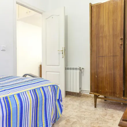 Rent this 6 bed room on Local anarquista Magdalena in Calle de las Dos Hermanas, 11