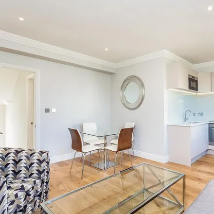 Rent this 3 bed apartment on 89 Benwell Road in London, N7 7GA
