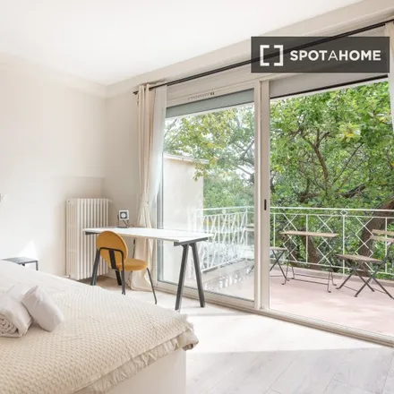 Rent this 11 bed room on 19 Rue Claude Bernard in 92130 Issy-les-Moulineaux, France