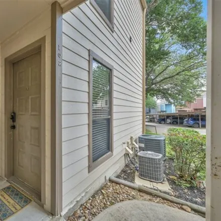 Image 2 - 102 Lakeview Ter Unit 102G, Montgomery, Texas, 77356 - Condo for sale