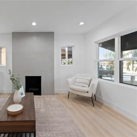 Image 5 - 5107 Cimarron Street, Los Angeles, CA 90062, USA - House for sale