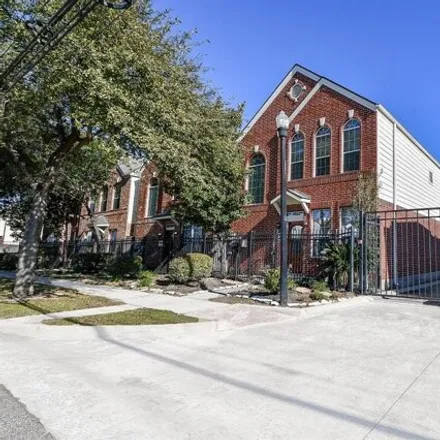 Buy this 2 bed house on 1833 Delano Street in Houston, TX 77003