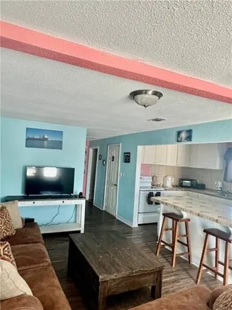 Image 6 - 484 West Club Oak Lane, Holiday Beach, Aransas County, TX 78382, USA - House for sale