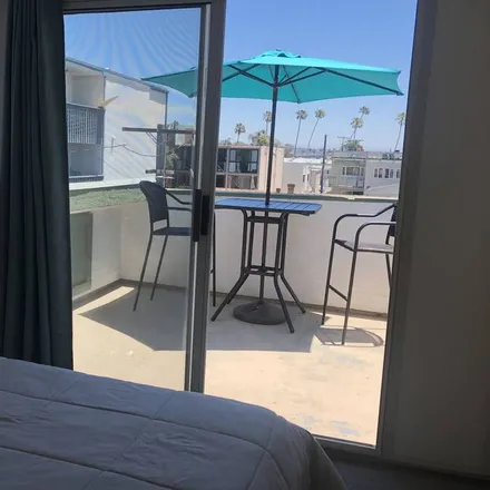 Rent this 3 bed condo on San Diego